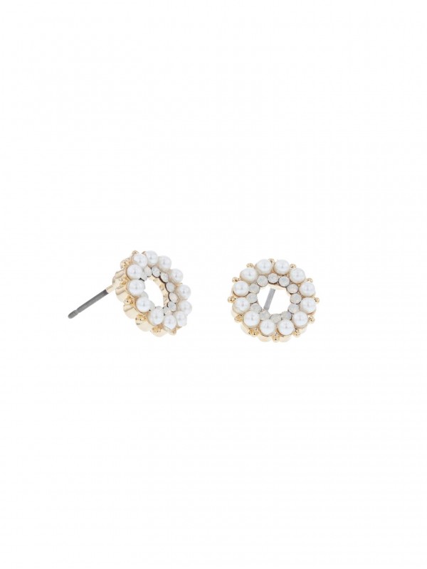 ring of pearl studs